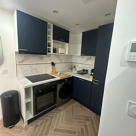 Moon - 42 Apartment *